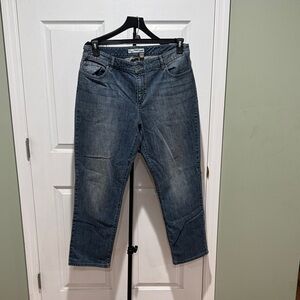 Chico's Blue Jeans. Size 3/16 P. Straight leg. Excellent condition (16 P)